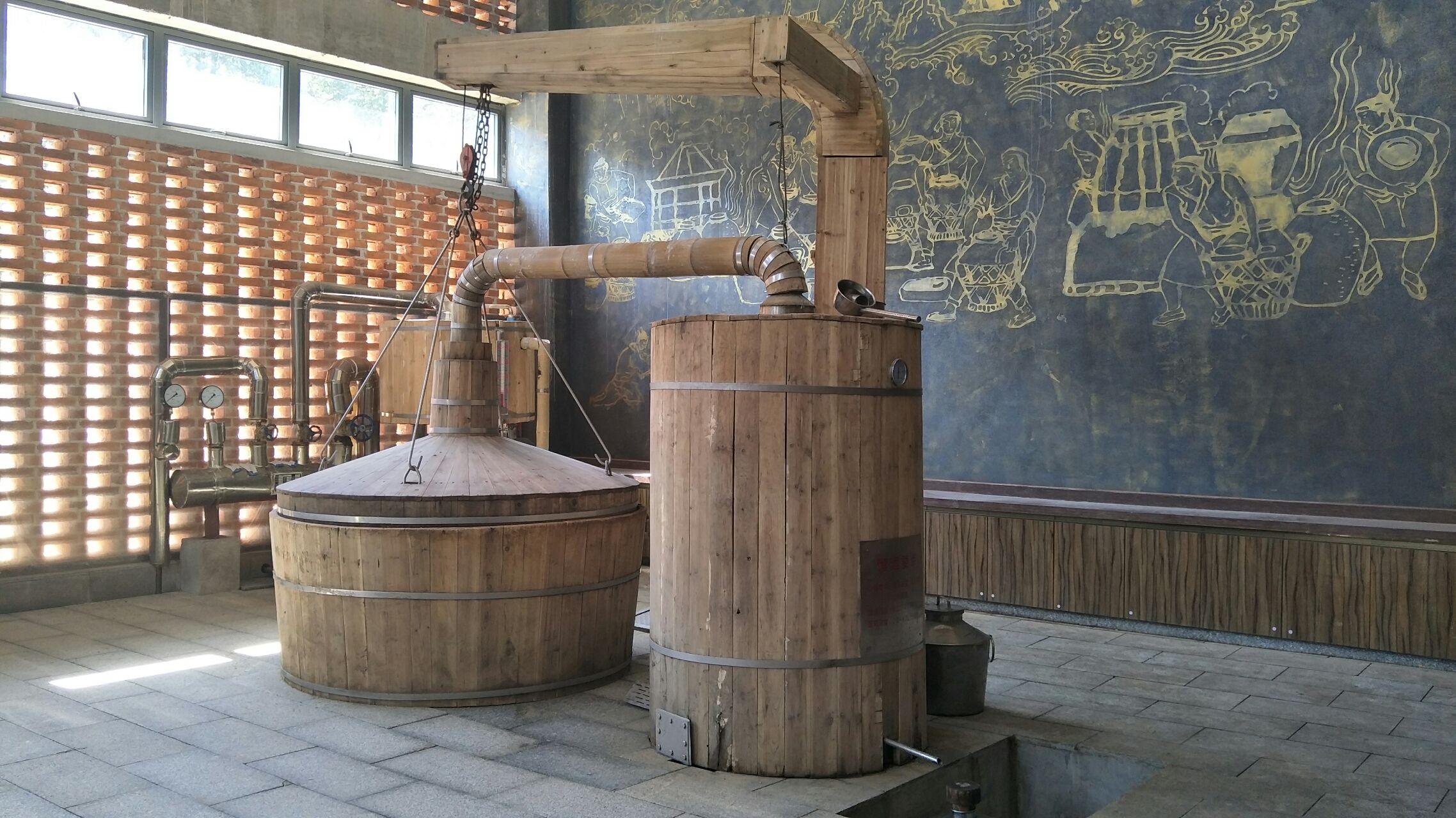 添加新粮和稻壳后的装甑环节酿造环节中真正有酒的是起糟,其他是工艺