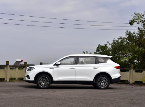 作为时尚中型suv,无论是潍柴u70还是风光580,两车都有不错的颜值,简洁