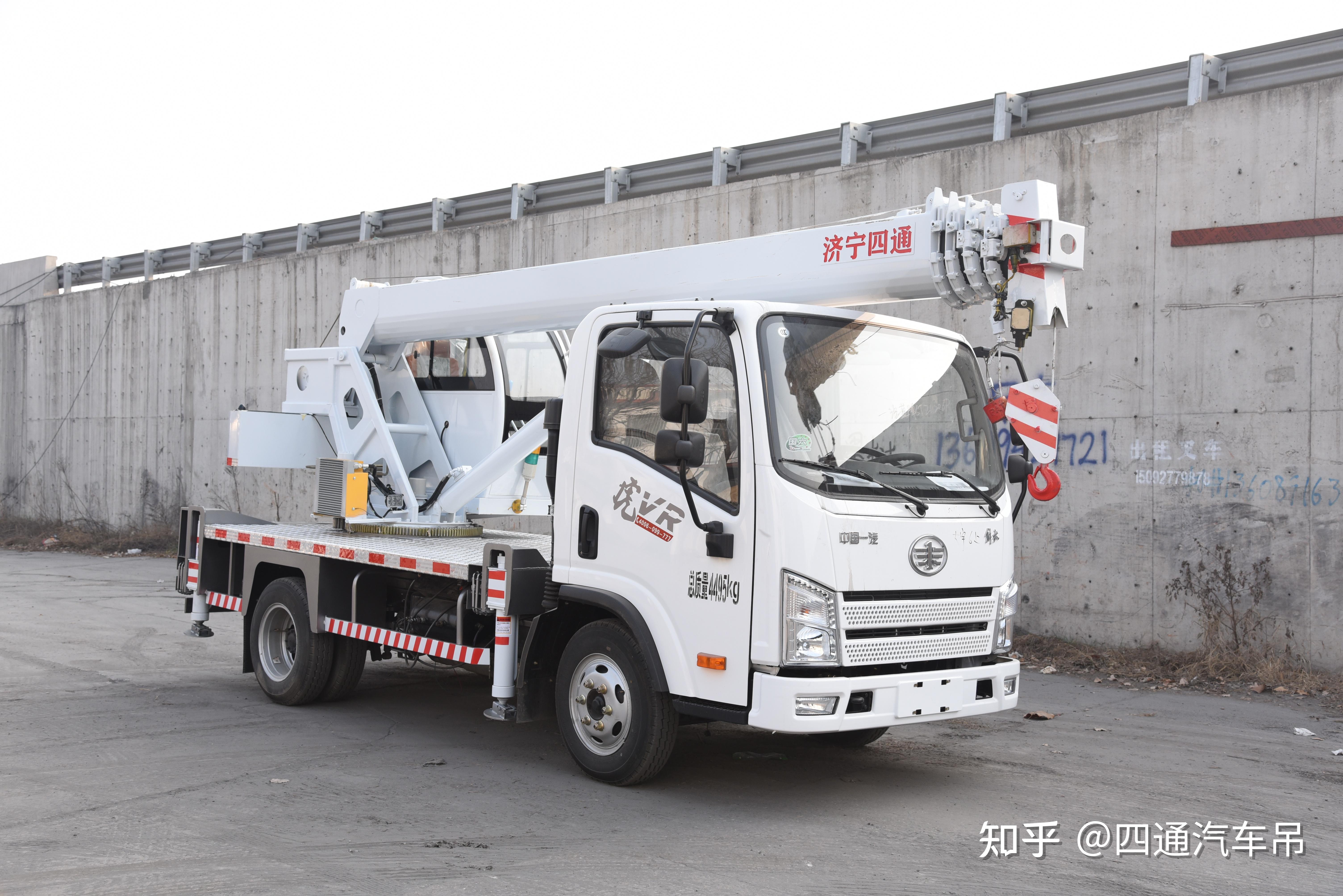 5吨蓝牌小吊车c证汽车吊解放一汽底盘5吨蓝牌吊车配置