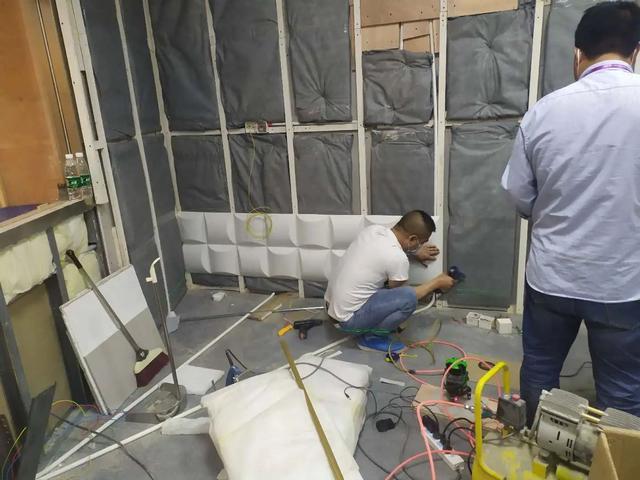 录音棚顶面施工录音棚顶部主要针对声学和隔音效果来处理.