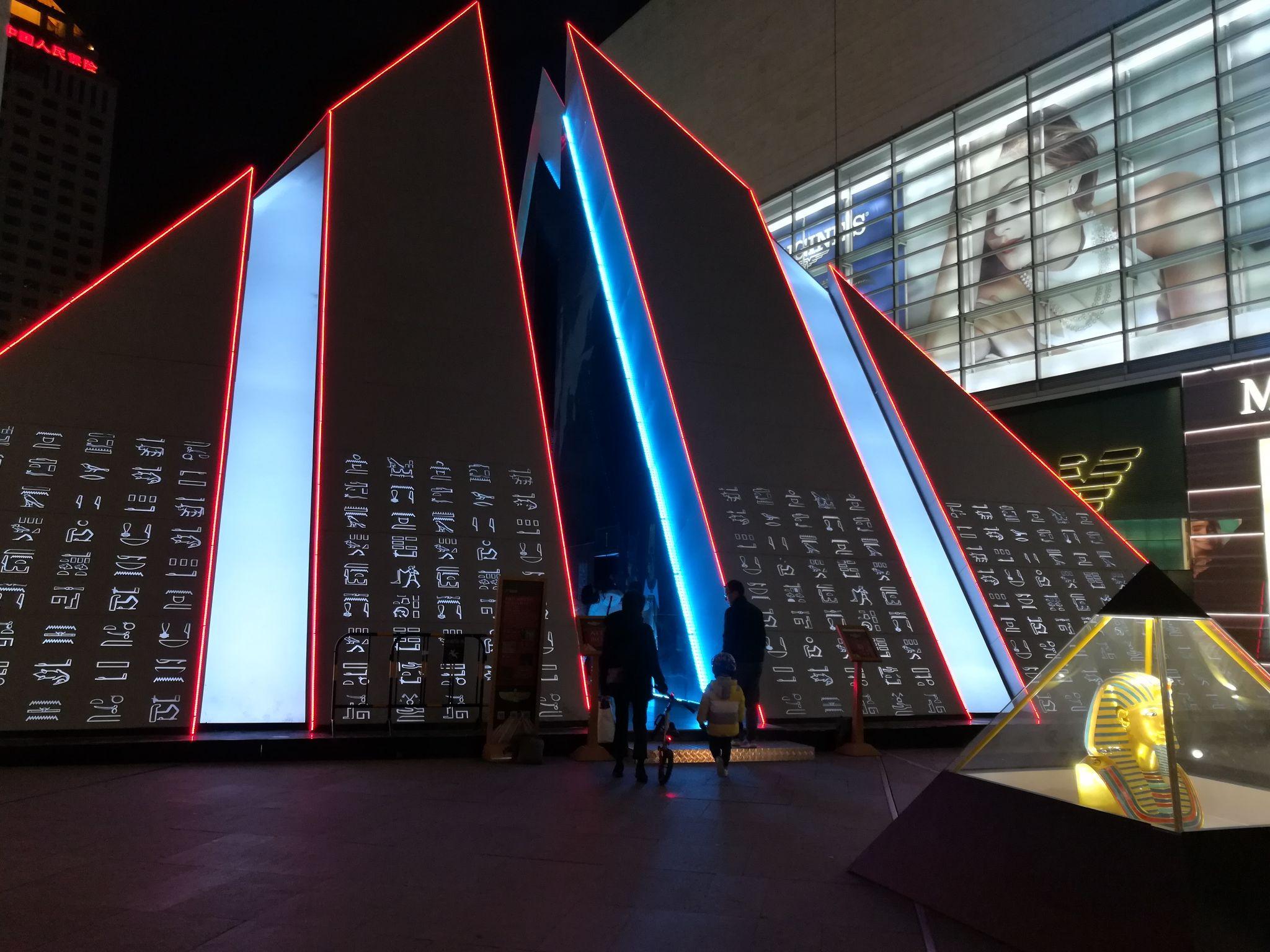 德基广场夜游秦淮小桥中华门大肉面中山陵桂花蜜汁藕上海星巴克烘焙