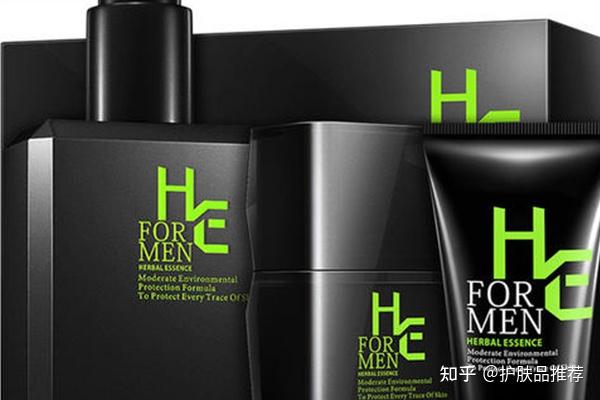 洗面奶排行榜10强之一,拥有三大天然乳酸果酸,可以充分溶解深层角栓