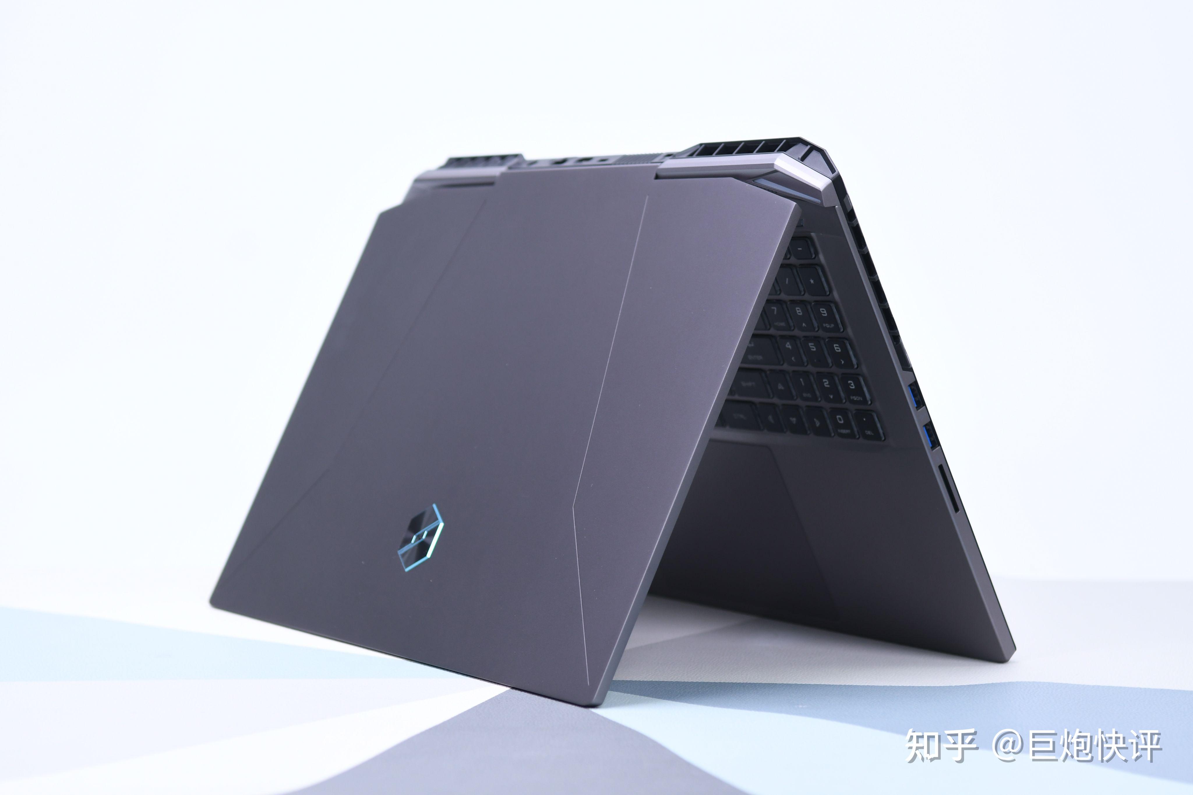 机械革命钛钽plus星际银游戏本开箱拆解