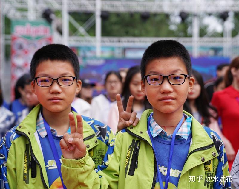 豫西大峡谷全国双胞胎漂流节 百对双胞胎游客眼花缭乱分不清