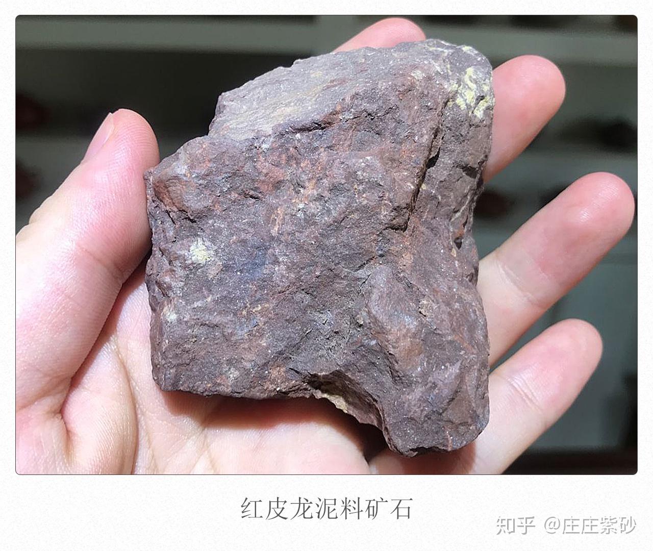 烧成后外观色泽由棕红,向暗红色,紫红色变化.