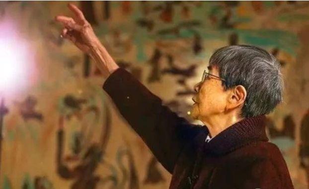 然而,真正成为敦煌人,樊锦诗才知道,当初实习所吃的苦不过九牛一毛,十