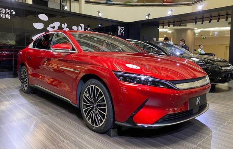 比亚迪旗舰轿跑来了诸多黑科技加持39秒破百23万起售