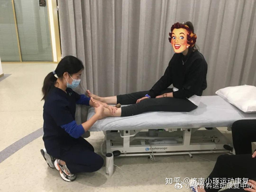 高跟鞋导致脚踝扭伤康复案例丨脚踝扭伤怎么办小琢