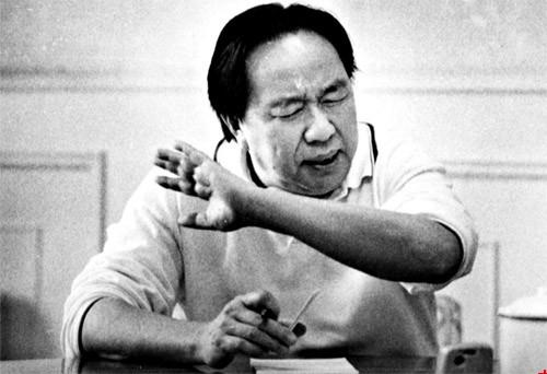 他以杨曦光之名入狱十年，涅槃归来以杨小凯之名响誉世界经济学界，成为最接近诺奖的华人经济学家 知乎 