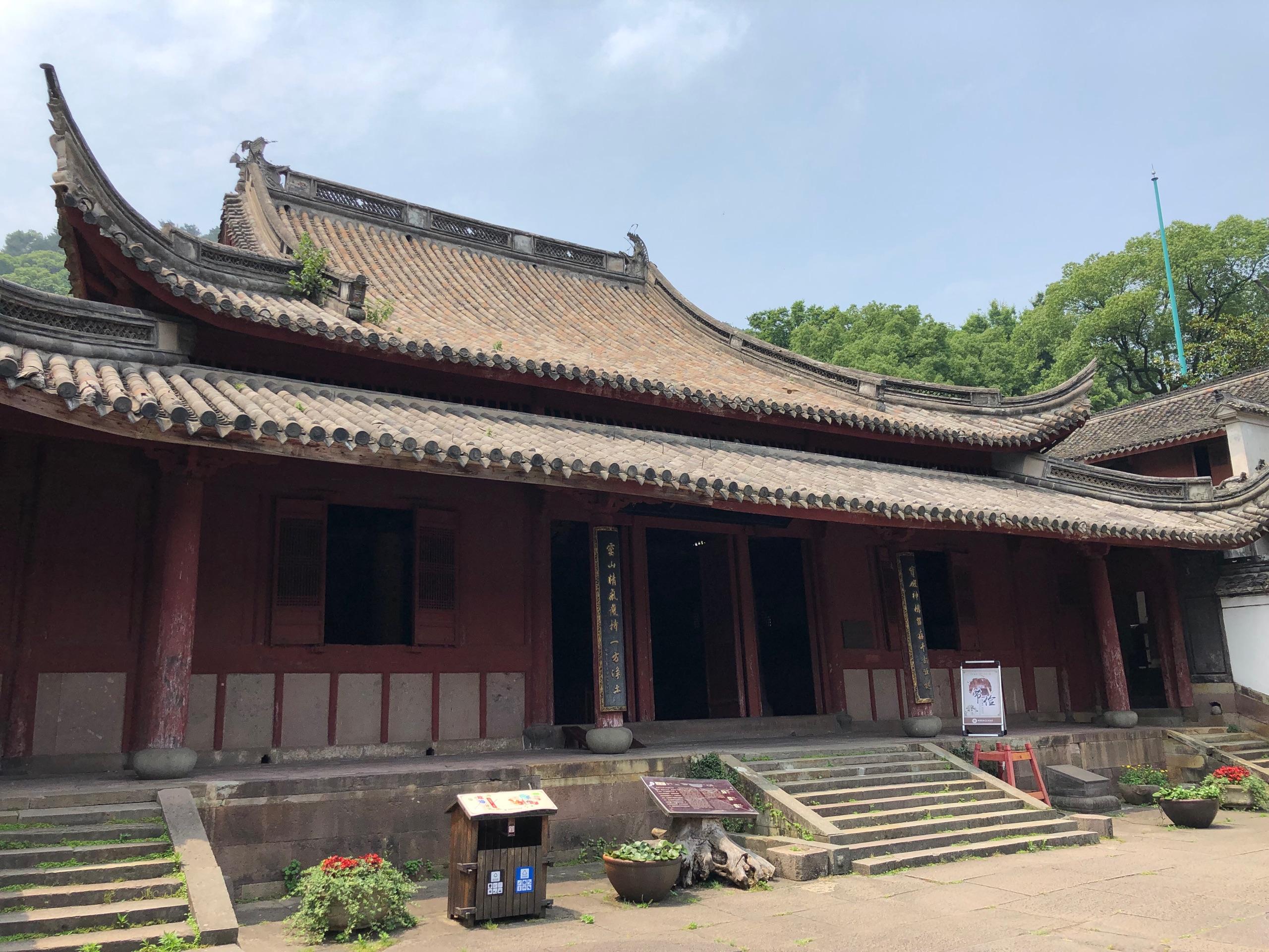 先从浙江说,宁波的保国寺大殿是江南地区最早,也是保护最完好的北宋木