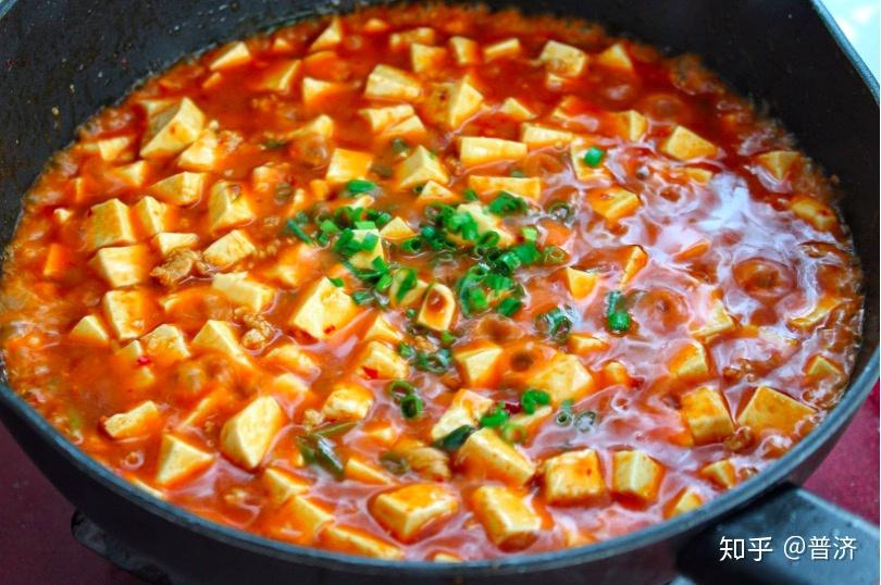 四川豆腐属于典型的南方豆腐,特色是嫩,歇后语"马尾巴穿豆腐——提不