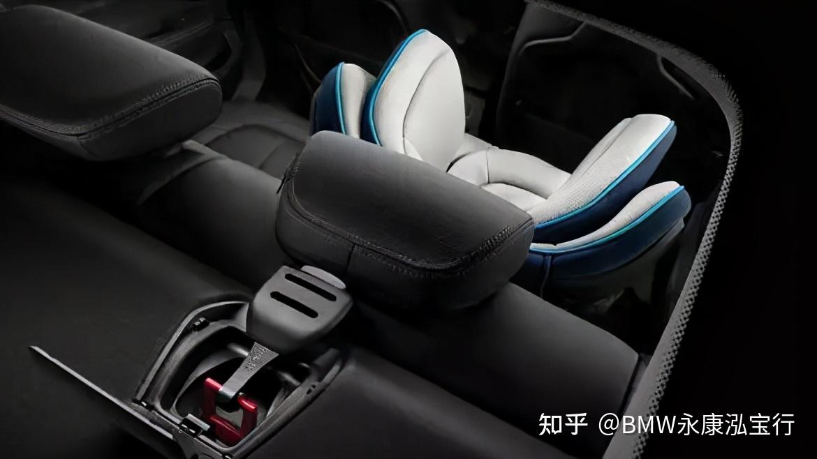 自带的isofix  top tether系统精确固定座椅,更有红绿灯指示安装