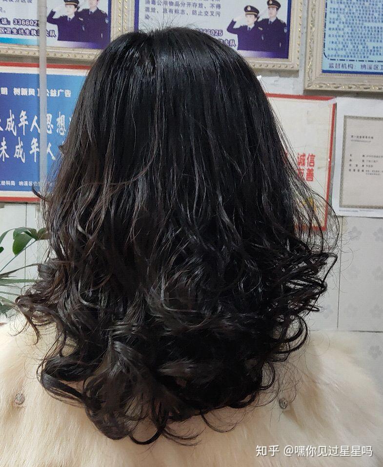 黑色卷发会很土吗?