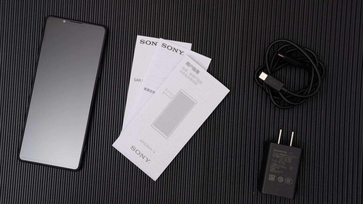 把微单塞入手机里索尼xperia1iii评测