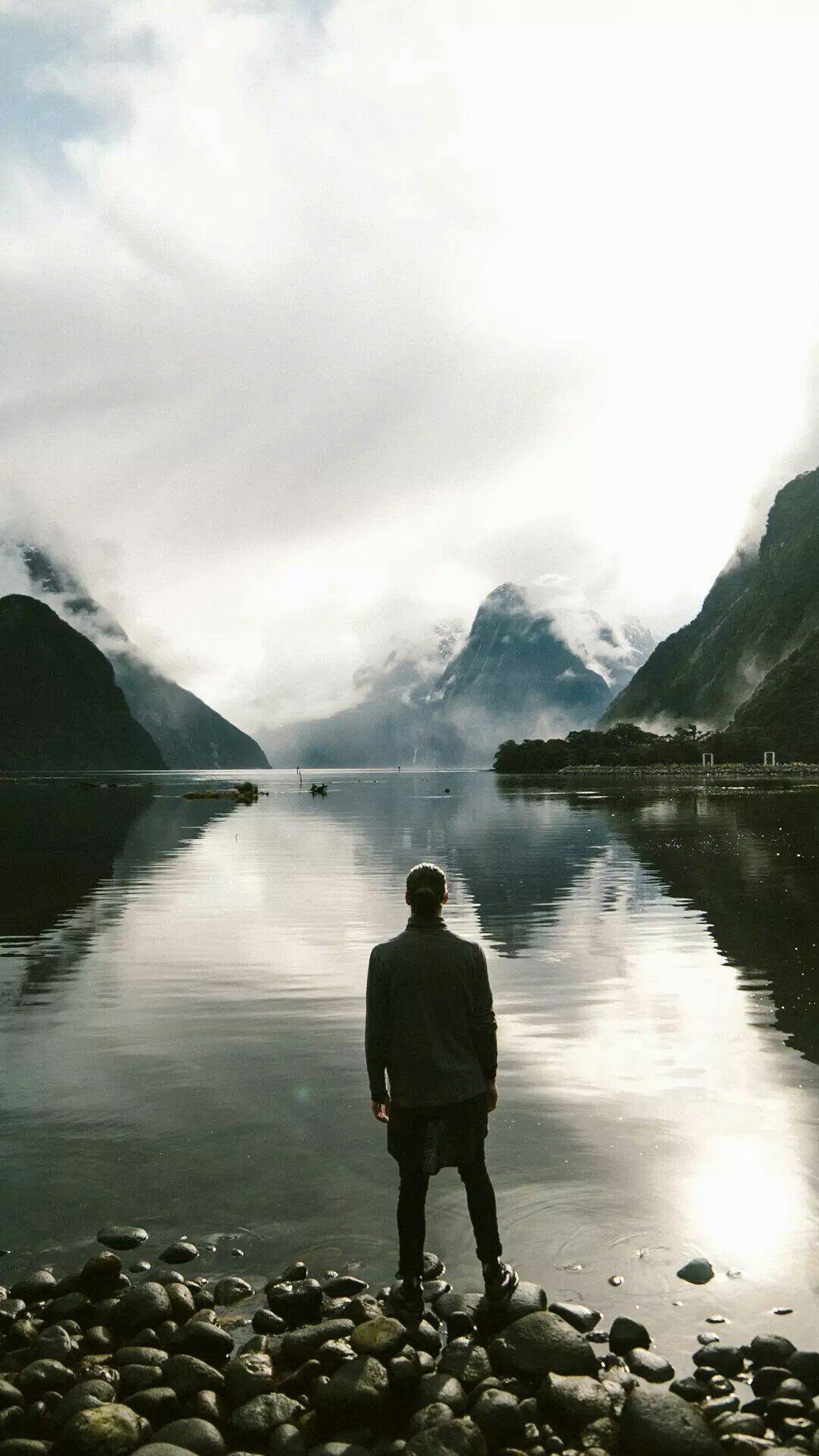 有没有那种背影的手机壁纸展现出很孤独但又很洒脱的样子