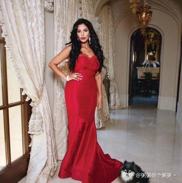 去年的意外发生后,他的遗孀瓦妮莎(vanessa)一度陷入悲伤中,她独自