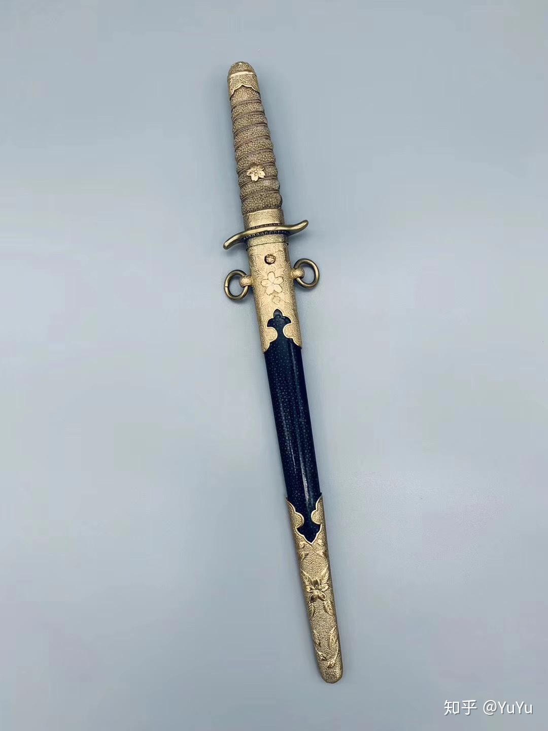 6厘米日本海军军官除了军刀外,还配有一种短剑,英国式样,增加樱花图案