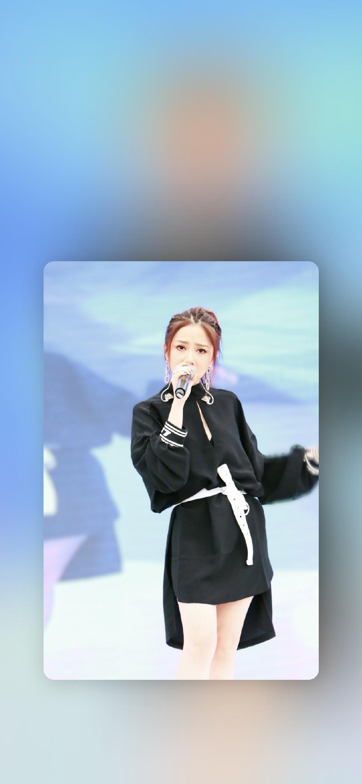 有适合全面屏的邓紫棋壁纸吗