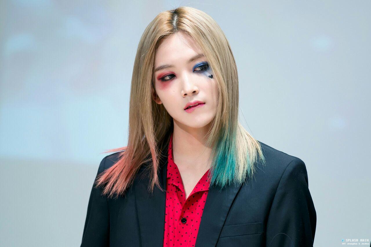 不考虑其他东西单看外表大家到底觉得seventeen的尹净汉好看还是nuest