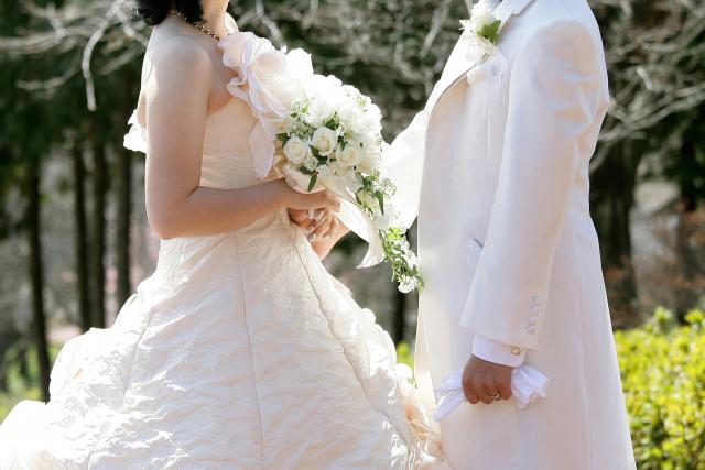 日本政府将给新婚夫妇派发4万块钱的结婚补助补贴 但是 知乎 日本政府将给新婚夫妇派发4万块钱的结婚补助补贴 但是 知乎