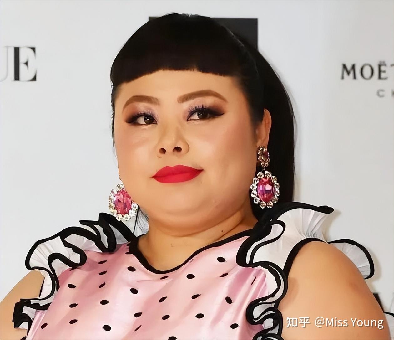 虽然很多人说渡边直美减完肥反而没了谐星的辨识度,但u1s1,体型肥胖的