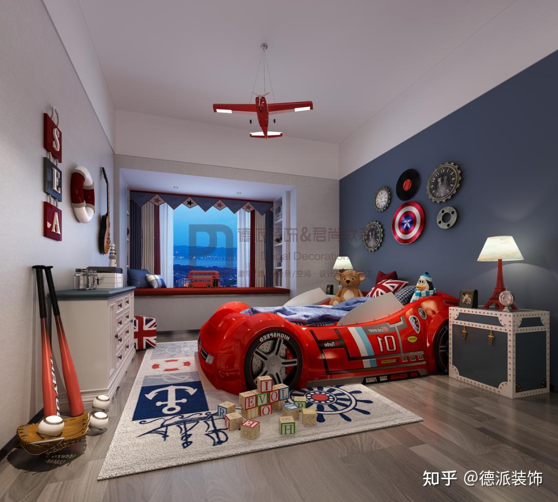 一辆汽车造型的床搭配飞机造型的吊灯,很是酷炫,墙面布置美国超人盾牌
