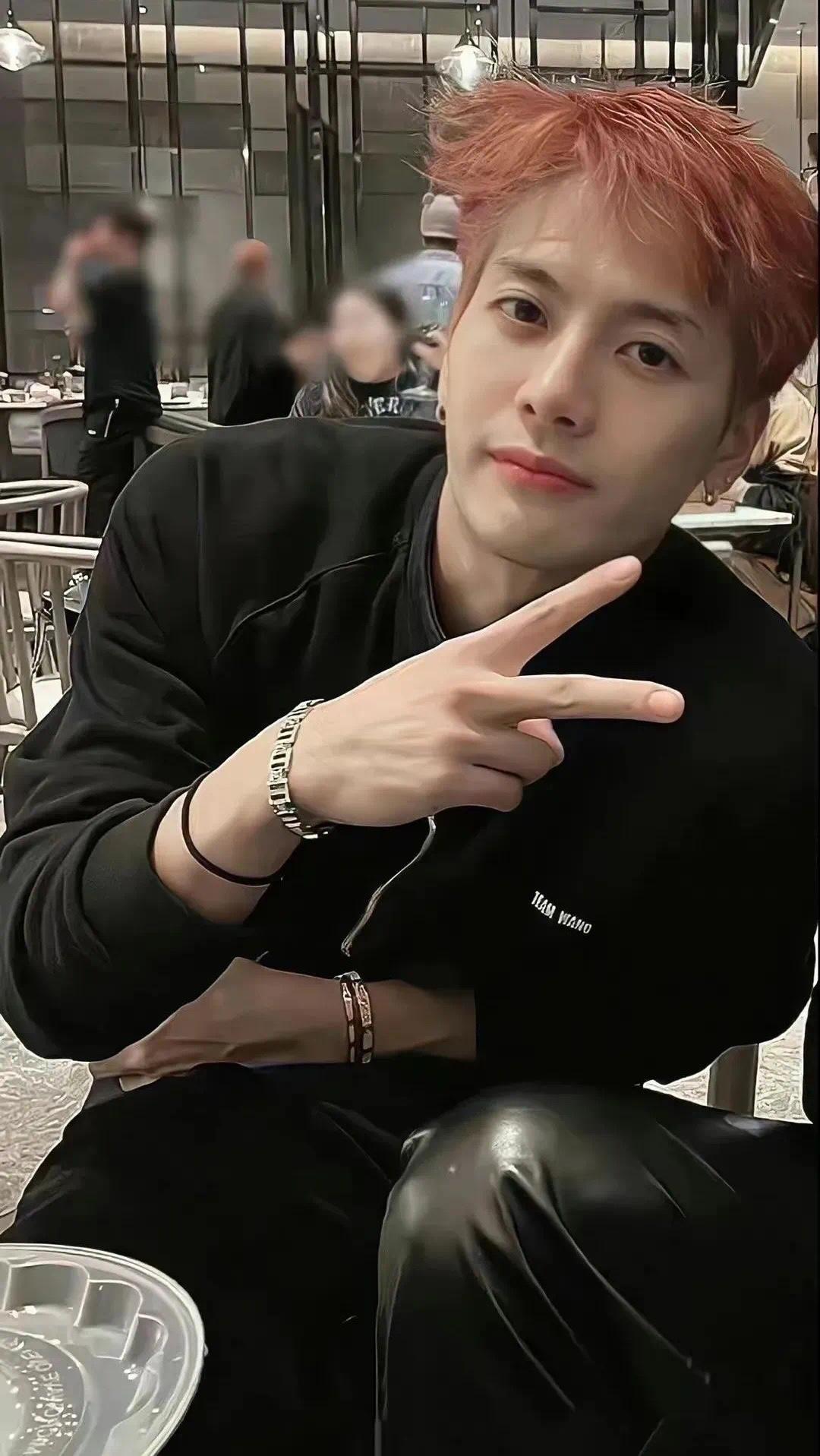 王嘉尔壁纸 - 知乎