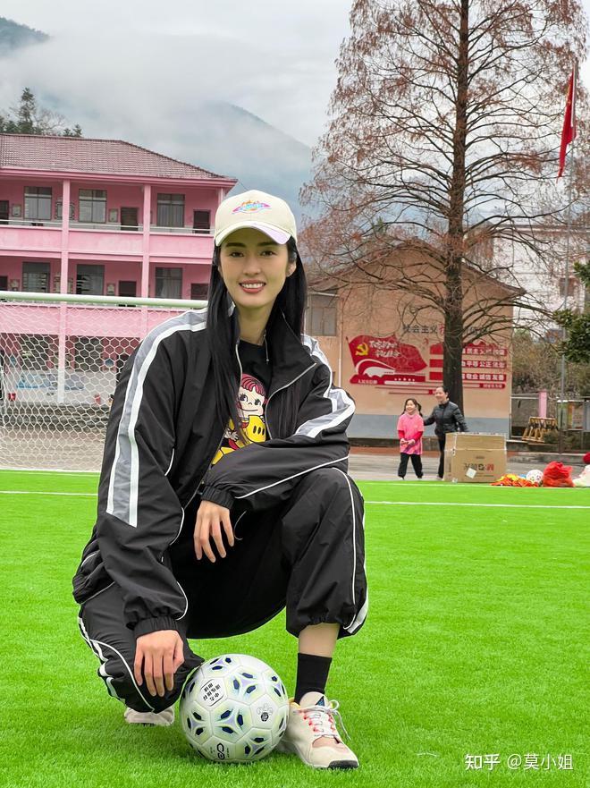 赵丽娜为公益募捐直播被骂本人再回应质疑绝不会放弃