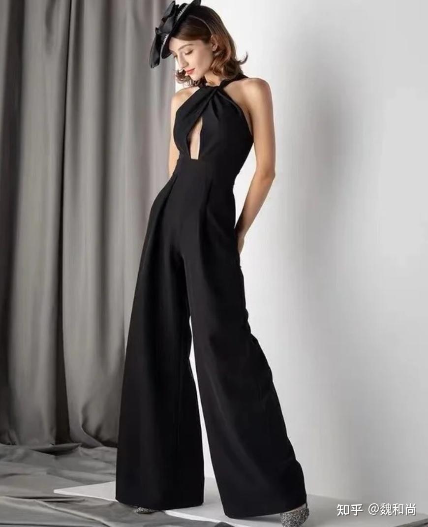 章子怡又出大招,穿蕾丝半透连体裤勾勒s型曲线,驾驭起来没压力