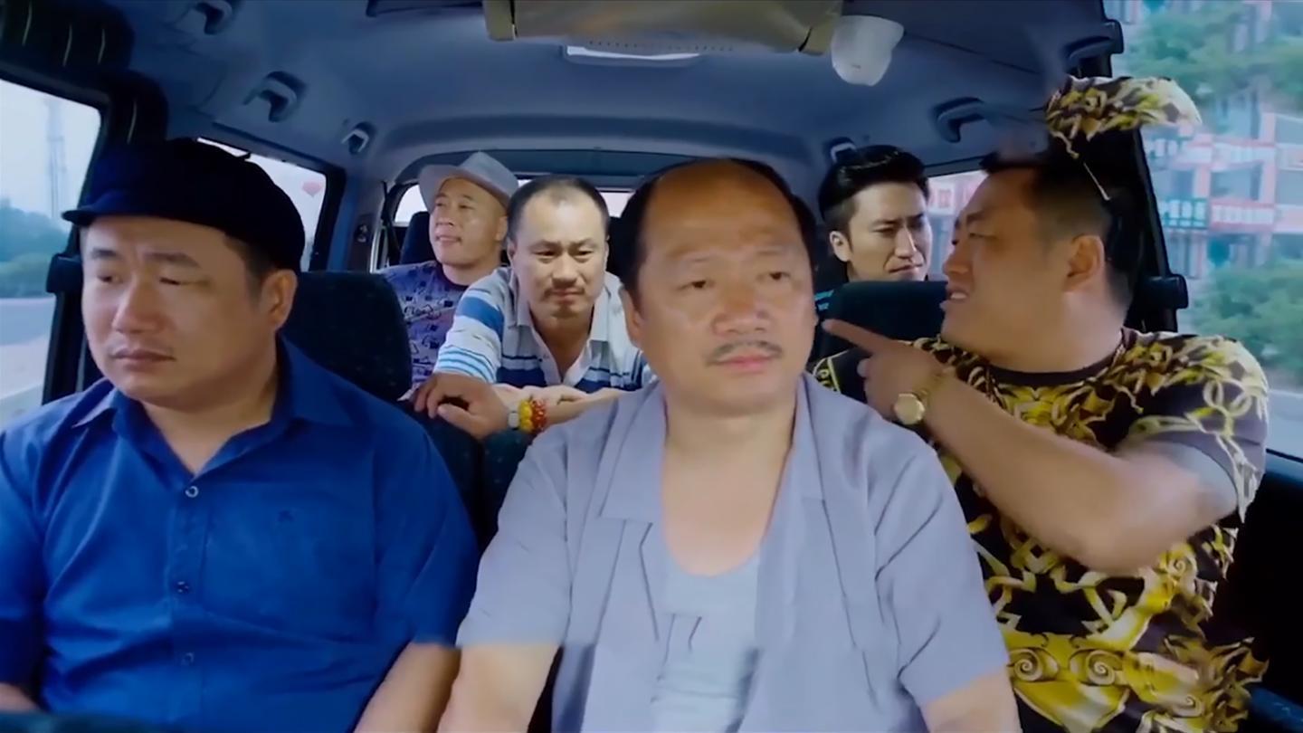 盘点乡爱干马忠事件,一辆警车带走全村半壁江山,晓峰:必须干他