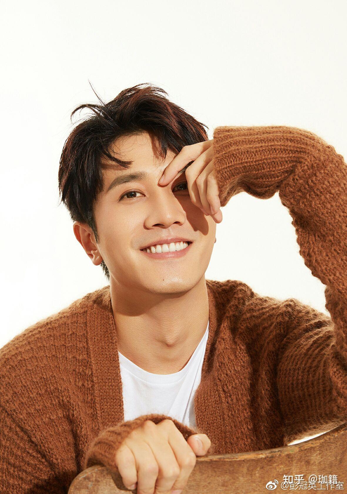 有没有伙伴分享下彭冠英的帅照 看掌中之物被圈粉了诶! - 知乎