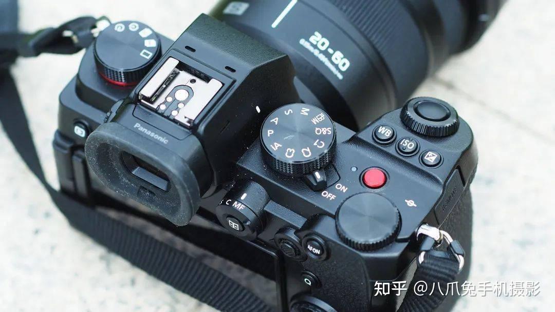 Panasonic收購鏡頭