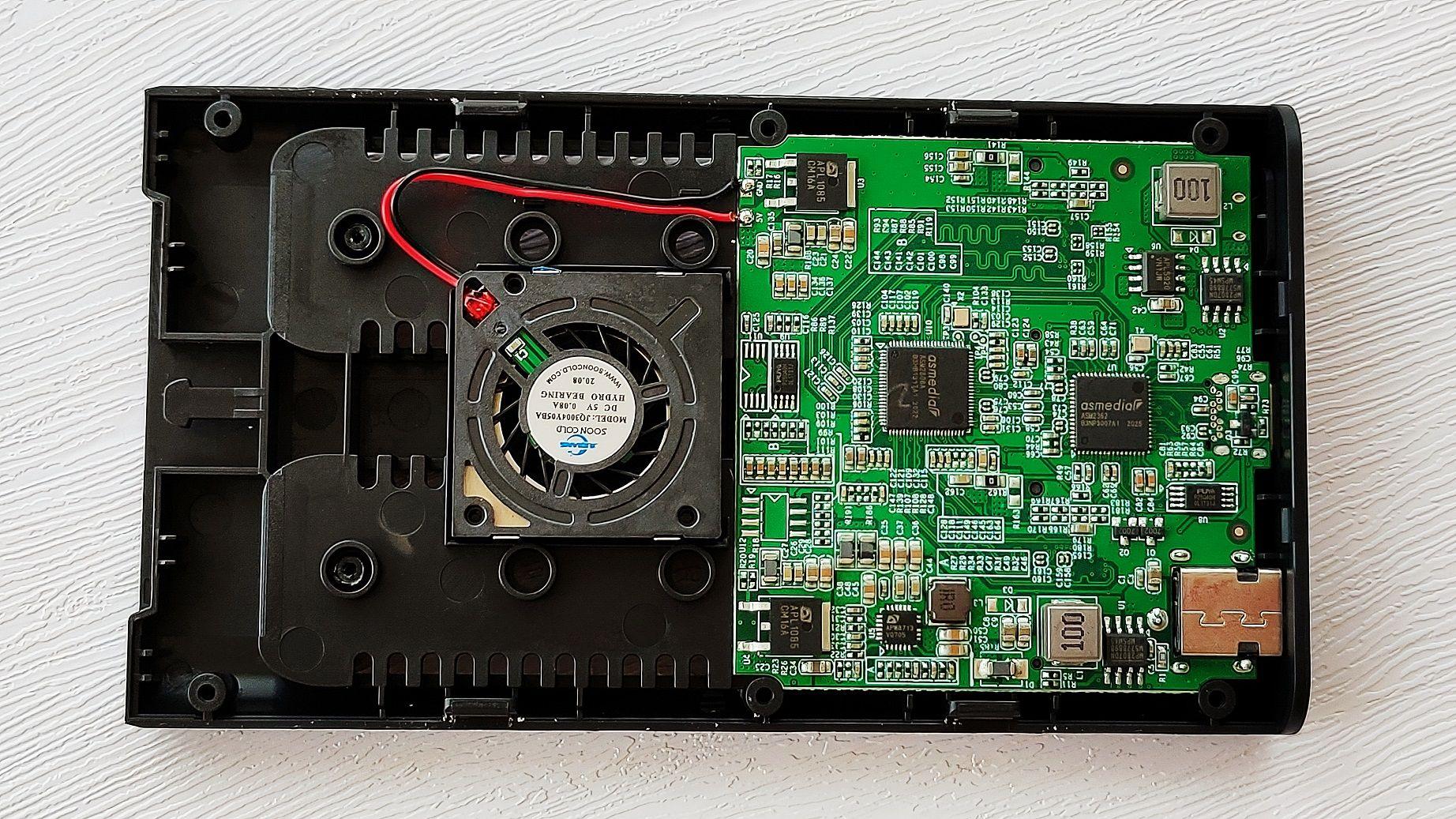 优越者双盘位nvme硬盘盒内置风扇和脱机克隆uniteks206a体验