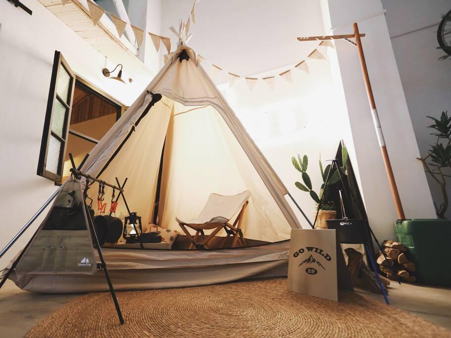 一家露营氛围非常浓的民宿还有全套的露营装备