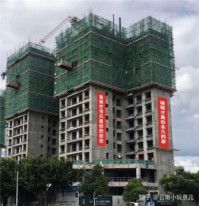 瑞丽市老城区核心位置,是片区内唯一在售的新楼盘,周边有彩云城,华丰