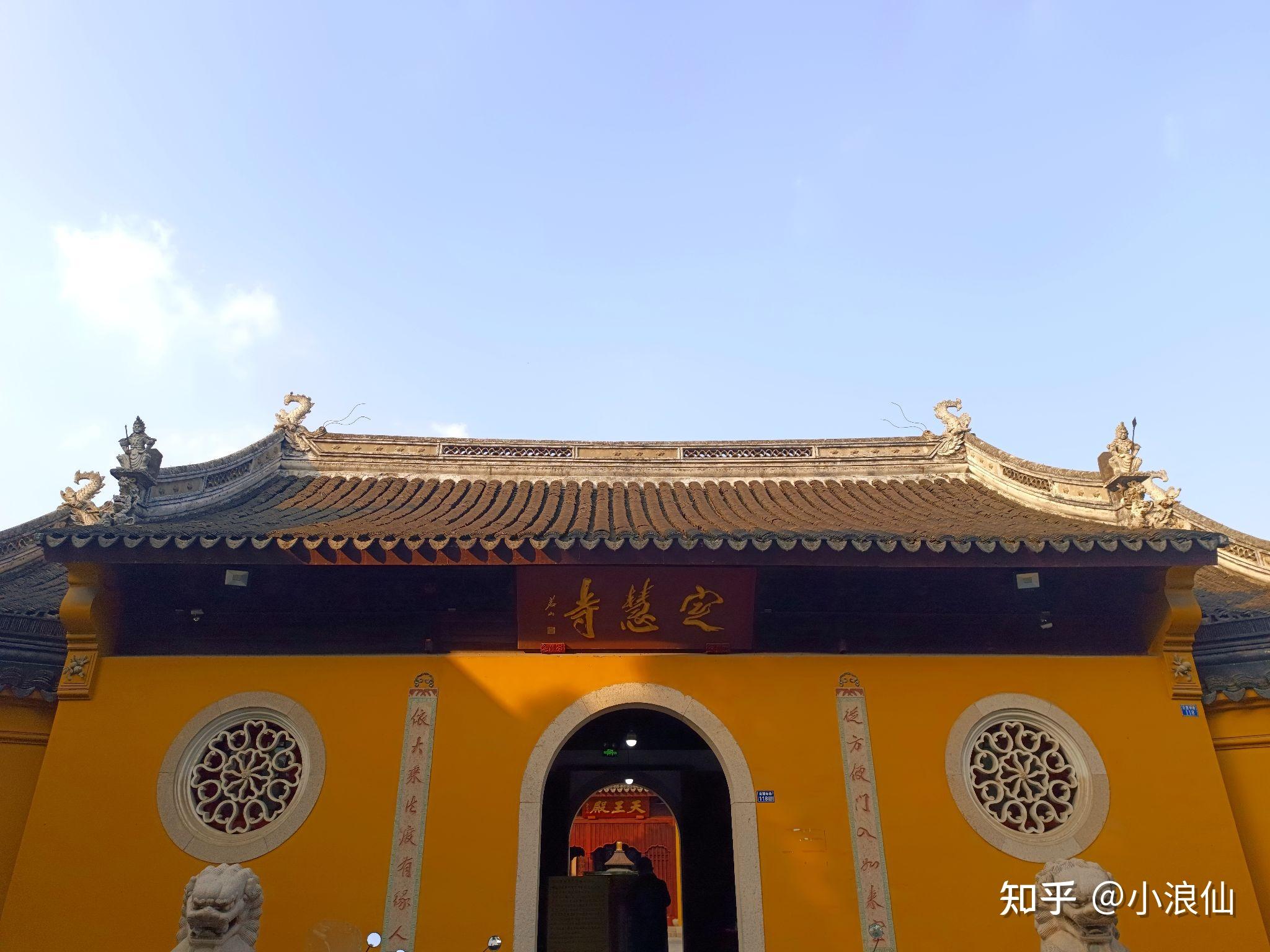 苏州定慧寺百年银杏黄了，满院金灿灿～ - 知乎