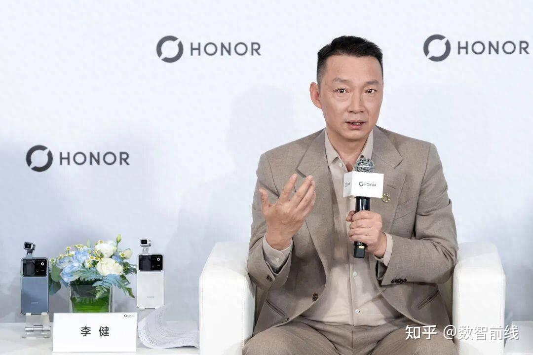 不甘平庸的李健和一个更敢的荣耀