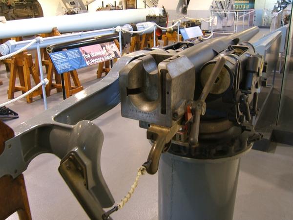 火炮反后坐装置设计图片