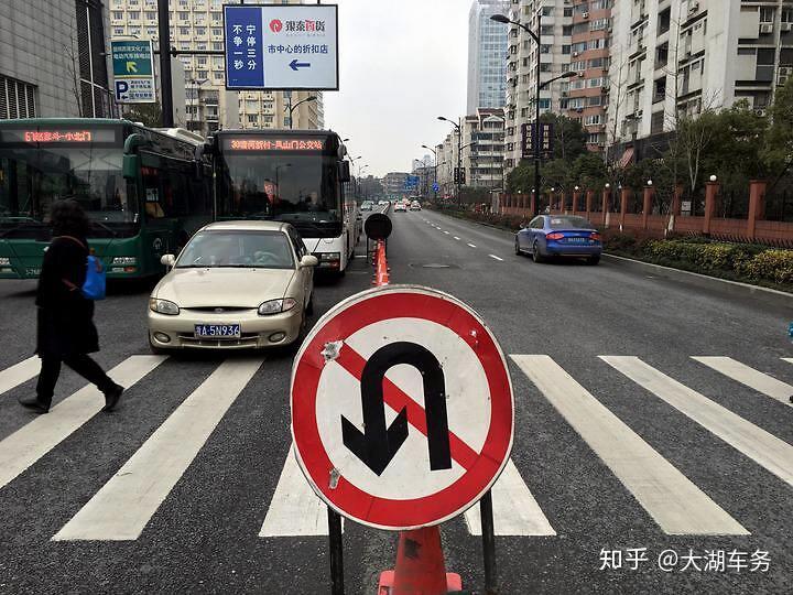 大湖車務之自駕篇開車左轉時遇到紅燈可以掉頭嗎