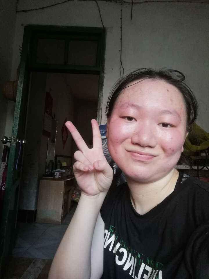 丑女胖子自拍照图片