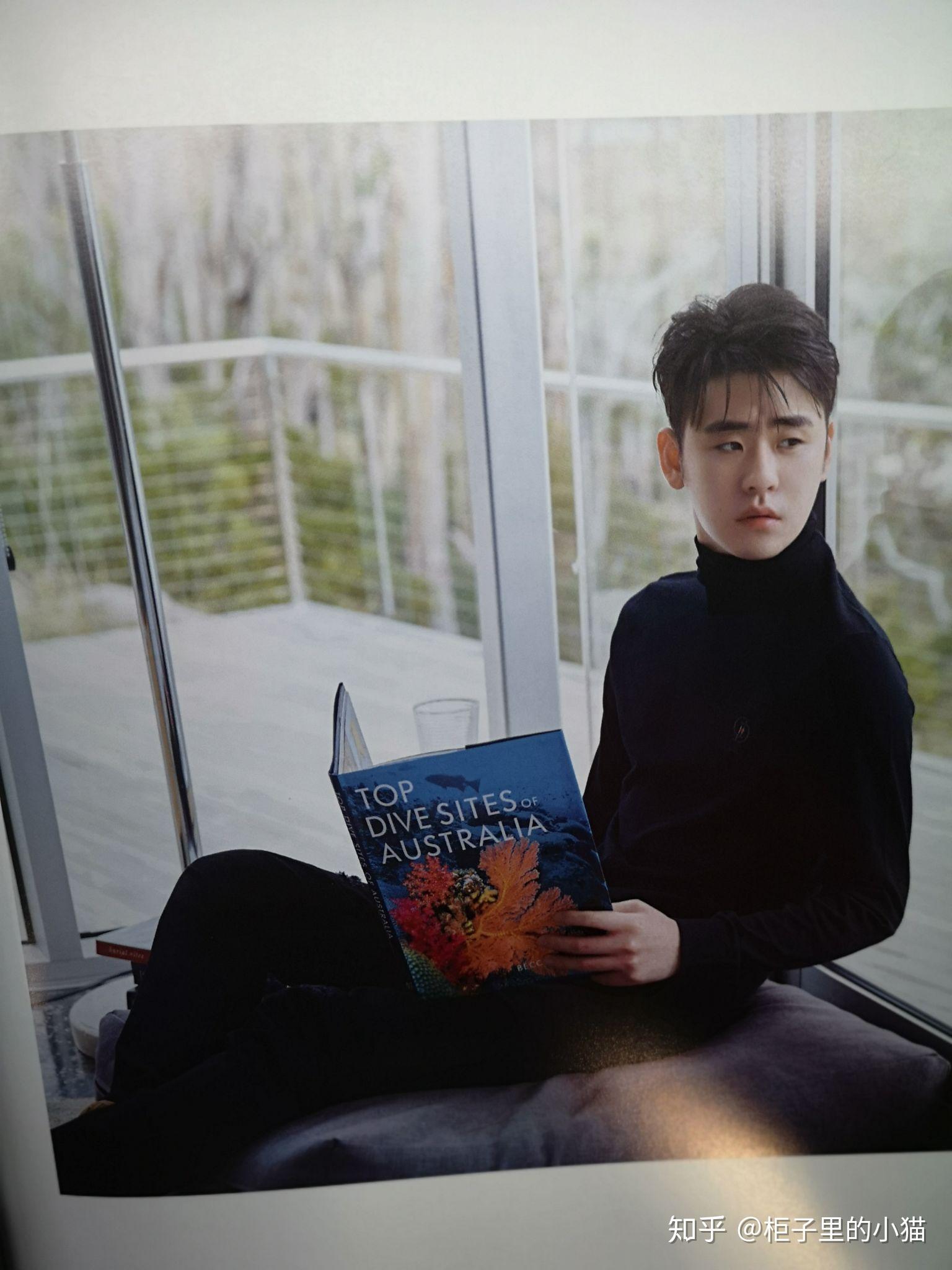 张云雷第一本个人写真重塑你最喜欢哪一组看了重塑电子刊里对张云雷的