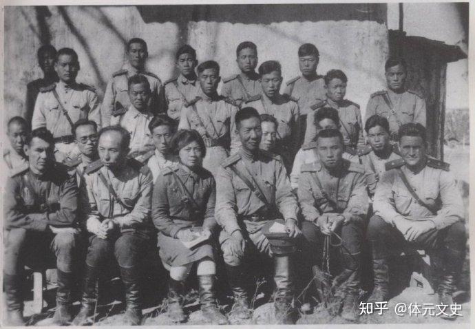 金日成访华,被少将王明贵搂住脖子,周恩来批评道:他已不是营长 - 知乎