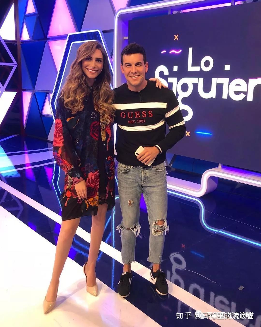 和国民脑公mario casas一起参加综艺(难以忽略的腿),mario表示非常