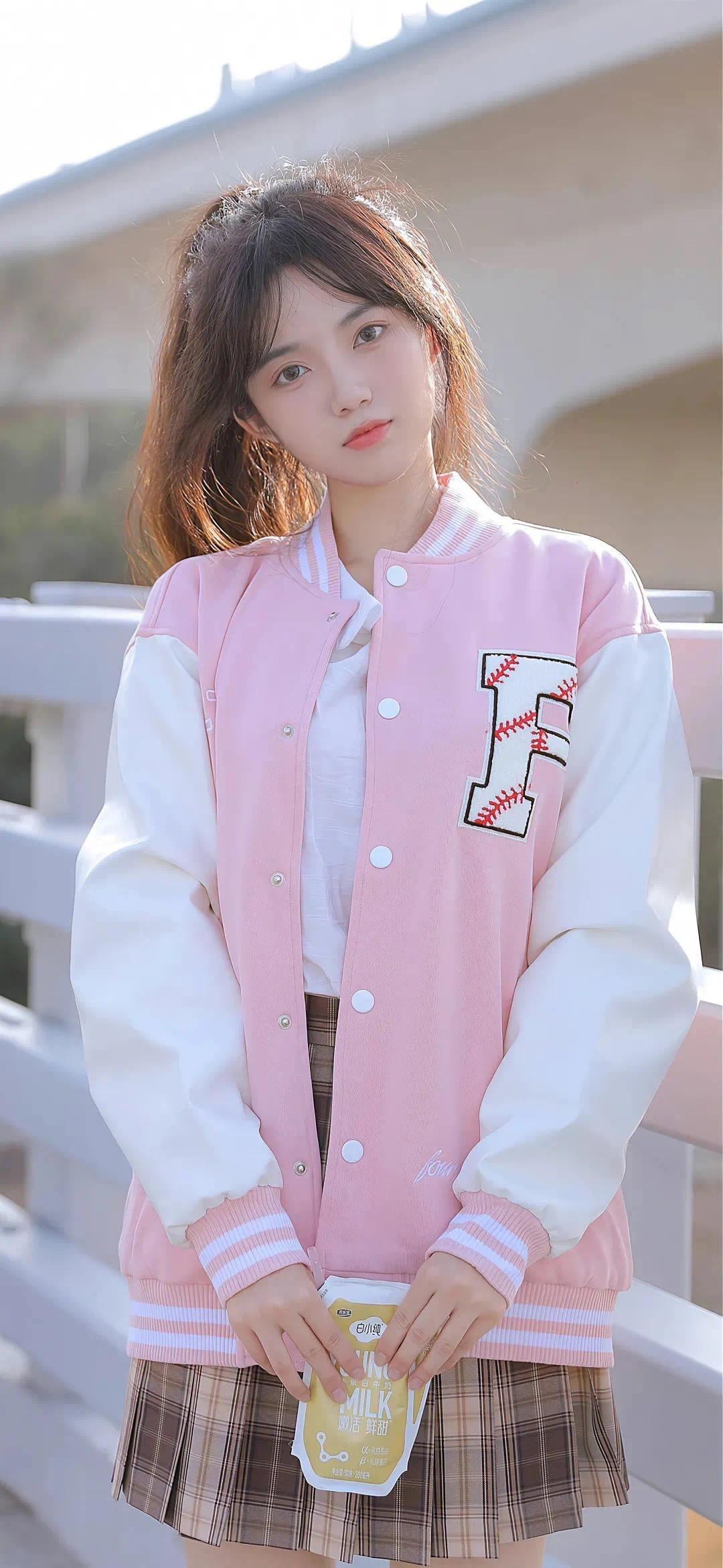 能分享一些美女壁纸吗