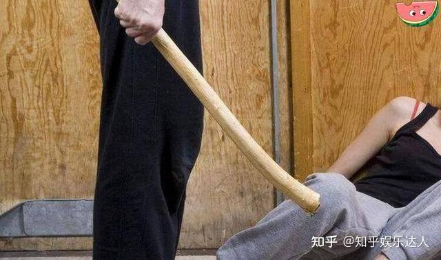 又一个知名网黄翻车小马探花在直播中遭一群壮汉持棍殴打