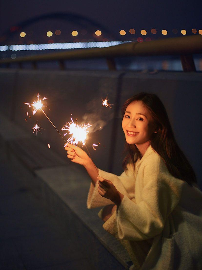 秋冬之际 和朋友拍一组浪漫的烟花棒写真吧