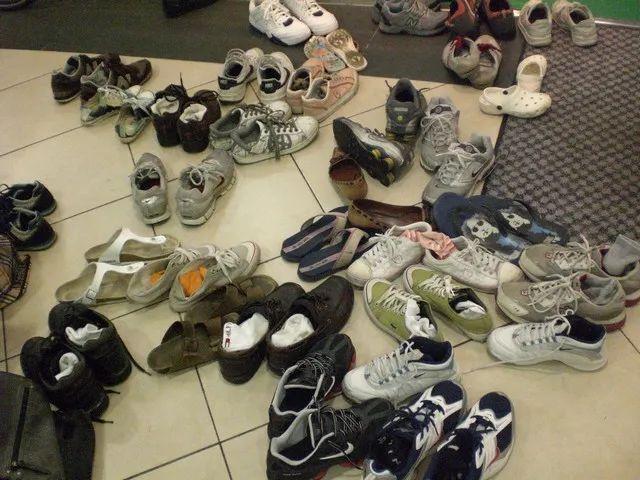 烦死了!小户型玄关没装好,臭鞋杂物堆成山!住得越久越糟心! - 知乎