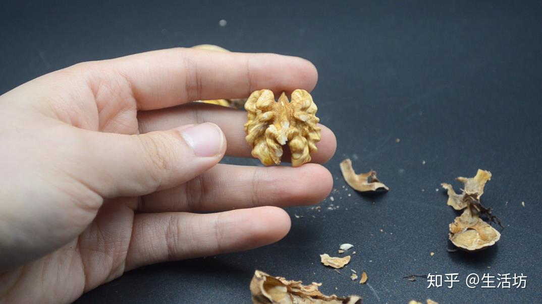 剥核桃的小技巧
