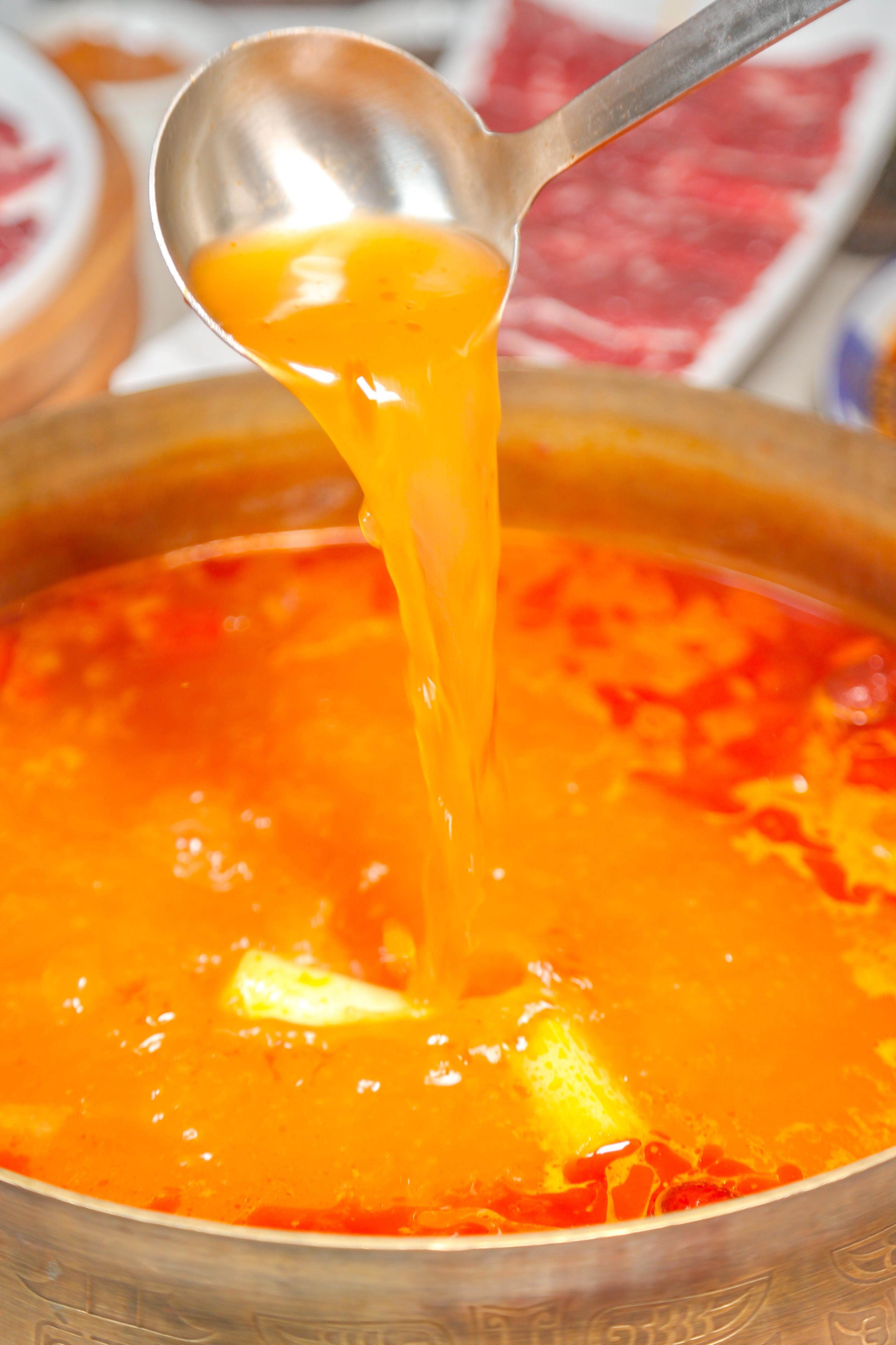 锅底:每日新鲜慢火现吊