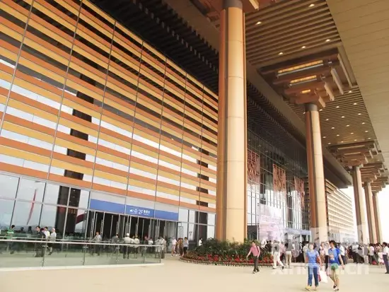 南京南站大连贝壳博物馆深圳保利大剧院深圳t3航站楼地面中心浦东国际